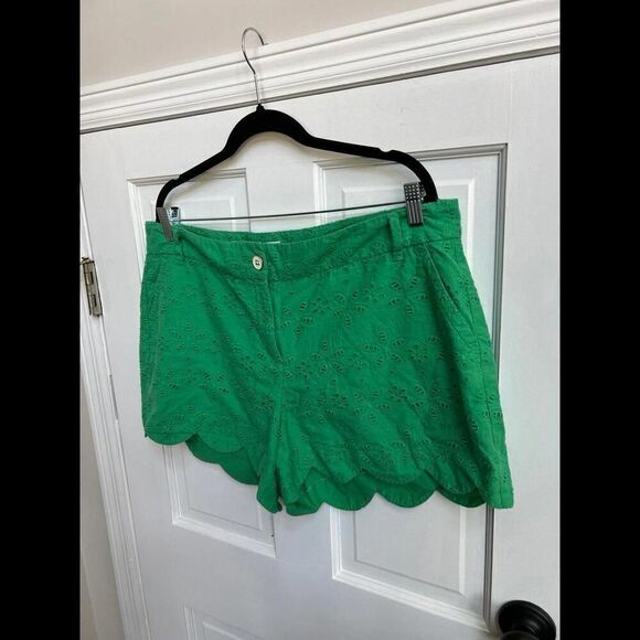 Crown & Ivy Shelby Scallop Hem Green Cotton Eyelet Shorts 16 - Picture 1 of 4